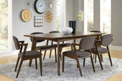 Dining room photo in Vancouver