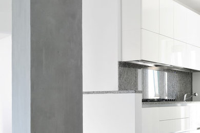 Contemporary single-wall eat-in kitchen in Rome with an integrated sink, white cabinets, granite benchtops and grey splashback.