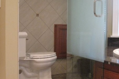 Inspiration for a transitional bathroom remodel in Chicago