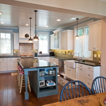 Breezy Pointe - Inland Lake Cottage