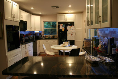 Photo of a contemporary kitchen in Orlando.