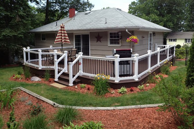 Deck - mid-sized traditional backyard deck idea in New York