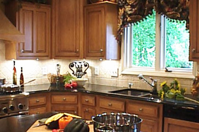 Kitchen - kitchen idea in Atlanta