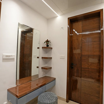 DRESSING ROOM