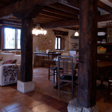 CASA EN ROJAS