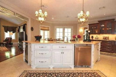 Example of a classic kitchen design in Bridgeport