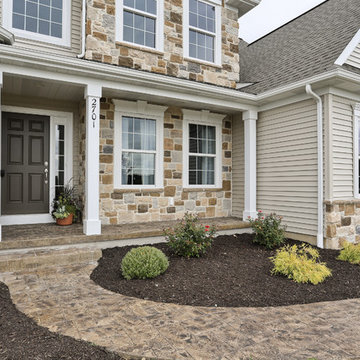 Enticing Curb Appeal!