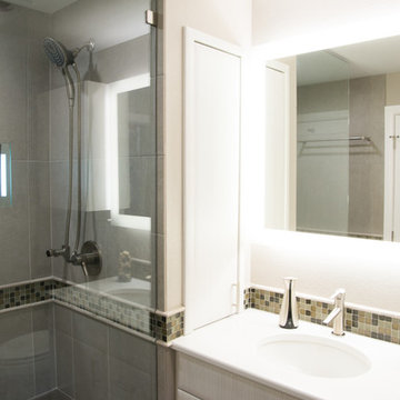 Contemporary and Organized Bathroom