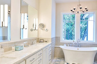 Example of a bathroom design in Dallas