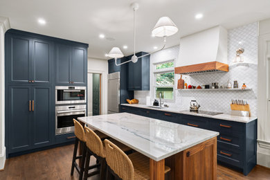 Example of a kitchen design in Atlanta
