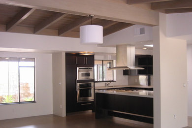 Kitchen - contemporary kitchen idea in Phoenix