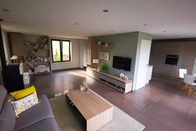 Réalisation d'un grand salon design.