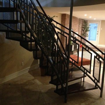 Floating Circular Stairway. No Stringer Beams!