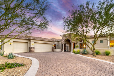 Exterior home idea in Phoenix