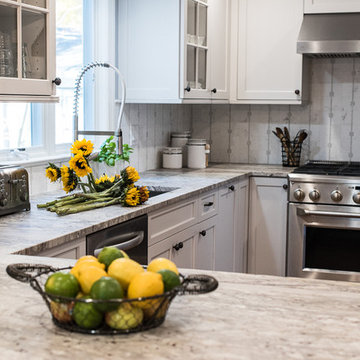 Simple Backsplash complements granite counter