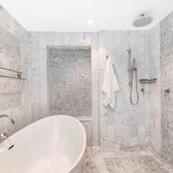 Beacon Street Condo - Bathtubs