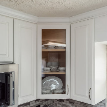 Kitchen Remodel Done in a Subtle Two-Tone Color