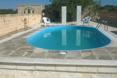 Immagine di una piscina mediterranea