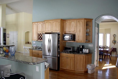 Kitchen - mid-sized traditional medium tone wood floor kitchen idea in Denver