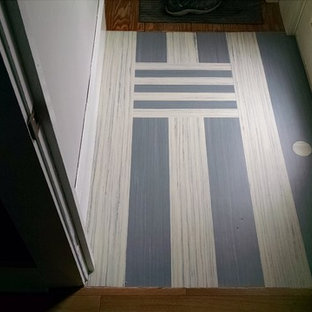 Idéer för en eklektisk entré, med linoleumgolv