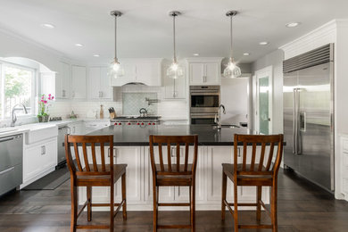 Example of a kitchen design in Los Angeles