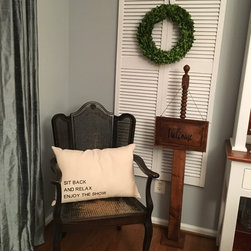 Wreath holders and pillows - Products