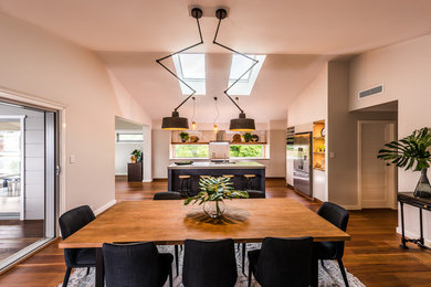 Transitional dining room in Sydney.