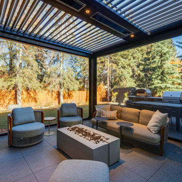Modern Outdoor Entertainment Area W/Privacy Wall & Phantom Screens