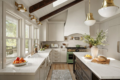 Transitional kitchen photo in Seattle