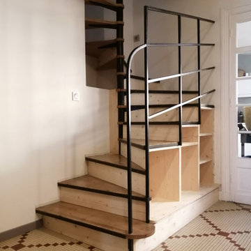 Fabrication sur mesure d'un aménagement sous escalier avec contre marches