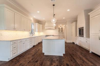 Example of a kitchen design in New Orleans