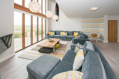 Inspiration for a contemporary living room remodel in Devon