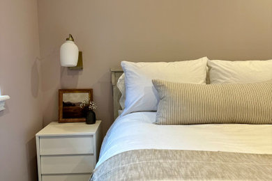 インディアナポリスにあるトランジショナルスタイルのおしゃれな寝室のレイアウト