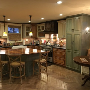 Kitchen Cabinets - Transitional Style