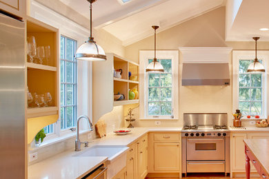 Example of a classic kitchen design in New York