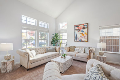 Ejemplo de salón para visitas abierto y abovedado clásico renovado de tamaño medio con paredes grises, moqueta y suelo beige