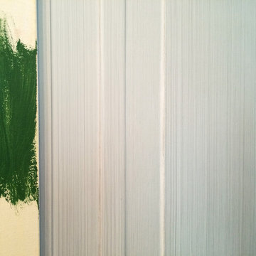 Glazed strié wall finish