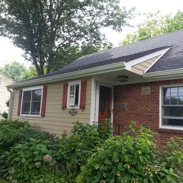 8 1/4" HardiePlank Cedarmill Autumn Tan Arctic White HardieTrim Stamford