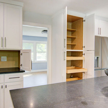 Colonial Modern Residence - Kansas City, Kansas