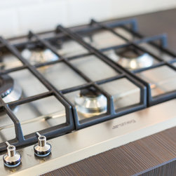 Una cocina abierta, cl&aacute;sica, blanca y luminosa - Gas Ranges And Electric Ranges