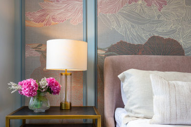 Cottage chic bedroom photo in New York