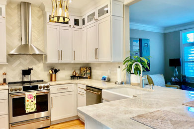 Transitional kitchen photo in Albuquerque