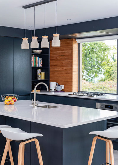 Modern Kitchen by Roundwood Design