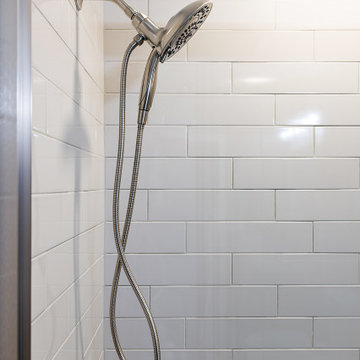 Starmark Maple Ridgeville Main/Guest Bathroom in Macadamia