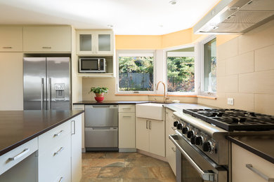 Inspiration for a contemporary kitchen remodel in Burlington