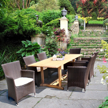 Fine dining in the garden