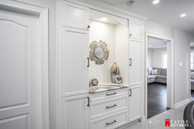 Example of a mid-sized transitional home design design in Toronto
