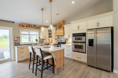 Farmhouse kitchen photo in Ottawa