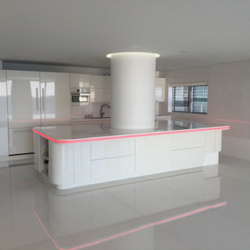Ocean Front Custom Apartment in Waikiki