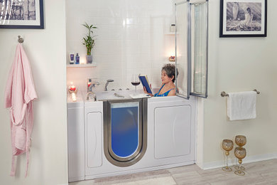 Inspiration for a modern bathroom remodel in Chicago